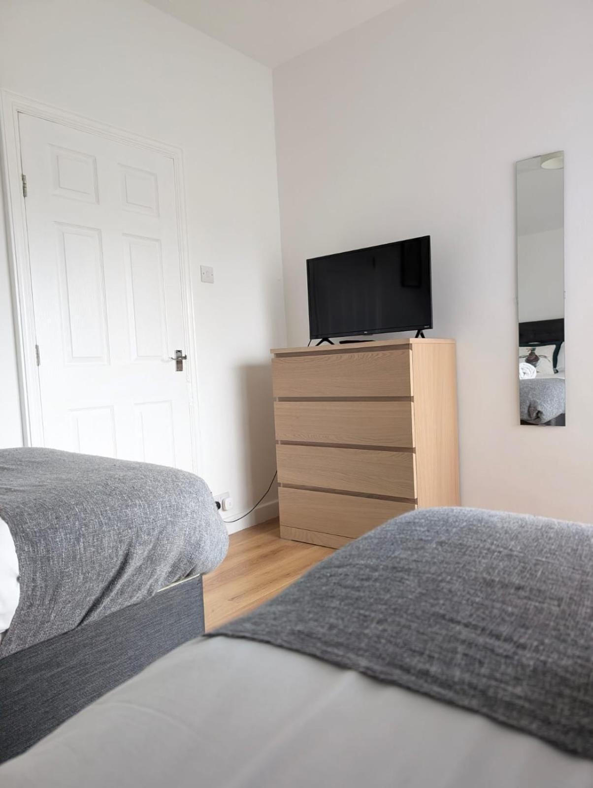3Br-St Johns Hse-Free Parking-Workers-Kitchen-Wifi-Dog Friendly Apartment Doncaster Exterior photo