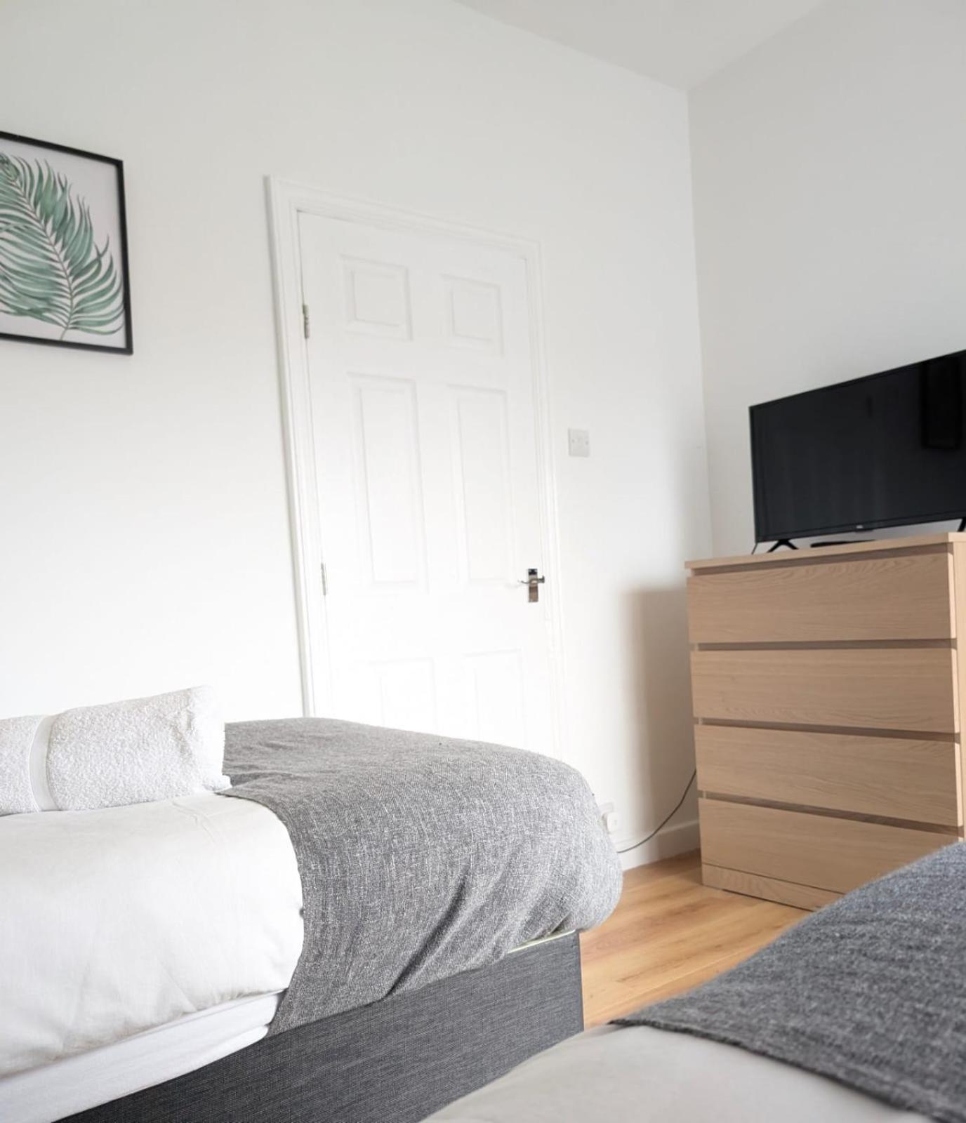 3Br-St Johns Hse-Free Parking-Workers-Kitchen-Wifi-Dog Friendly Apartment Doncaster Exterior photo